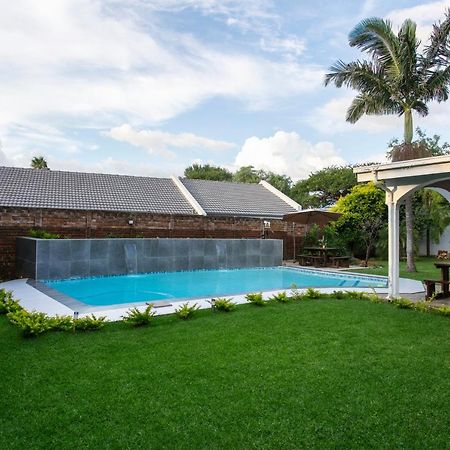 Nhà riêng 200 m² 1 phòng ngủ, 2 phòng tắm riêng ở Garsfontein Pretoria Ngoại thất bức ảnh