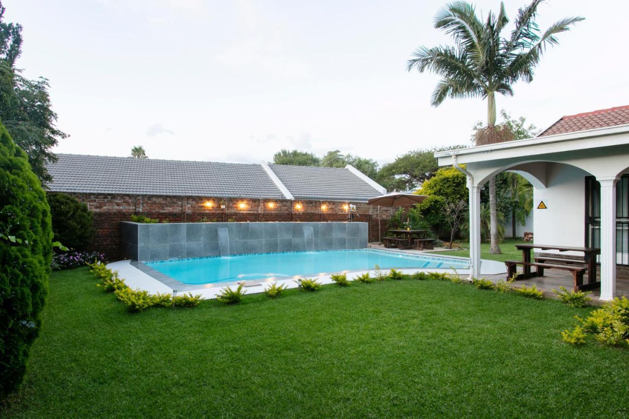 Nhà riêng 200 m² 1 phòng ngủ, 2 phòng tắm riêng ở Garsfontein Pretoria Ngoại thất bức ảnh