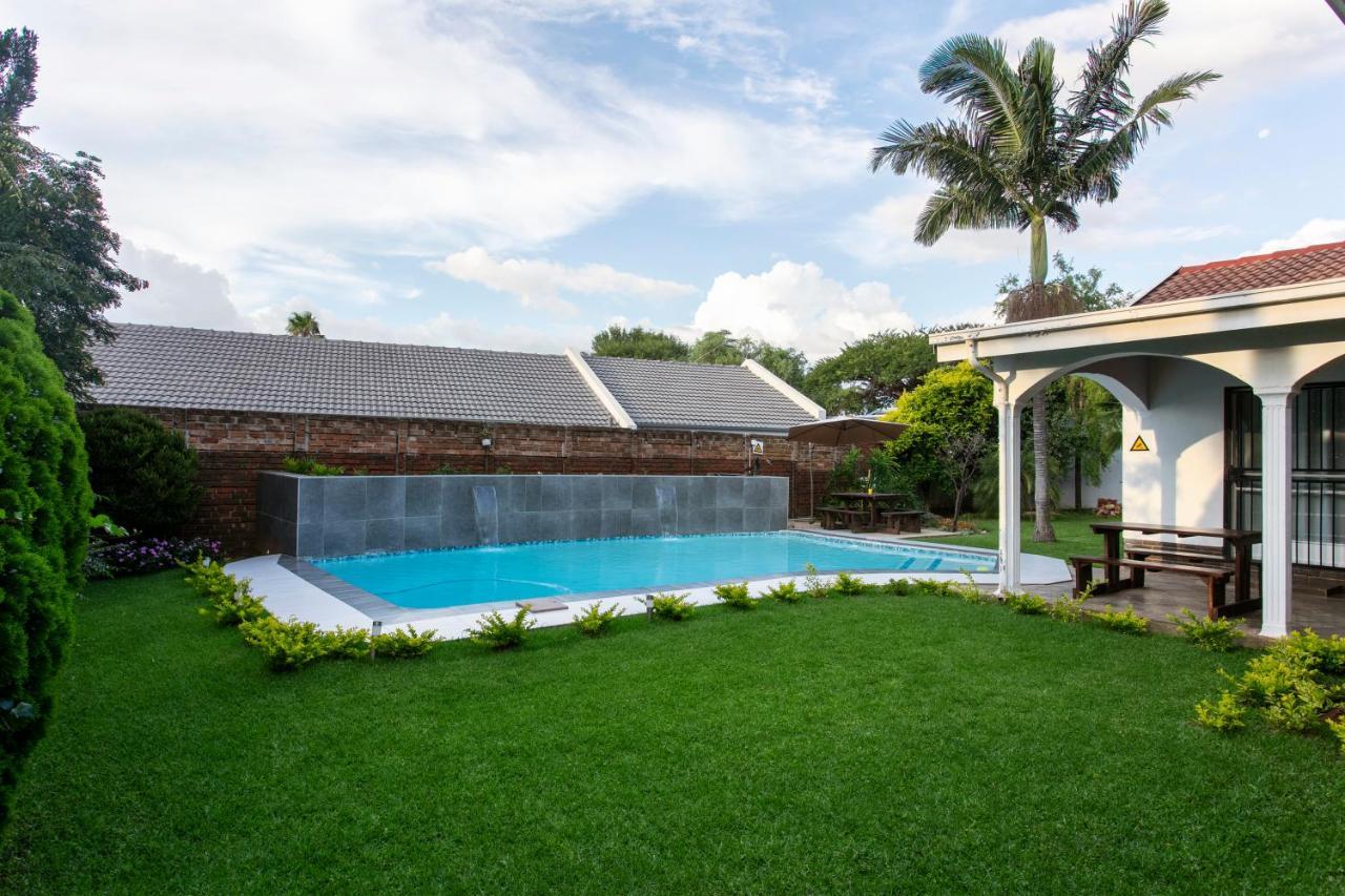 Nhà riêng 200 m² 1 phòng ngủ, 2 phòng tắm riêng ở Garsfontein Pretoria Ngoại thất bức ảnh