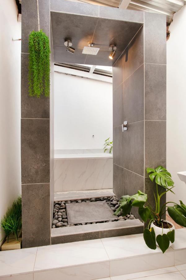 Nhà riêng 200 m² 1 phòng ngủ, 2 phòng tắm riêng ở Garsfontein Pretoria Ngoại thất bức ảnh