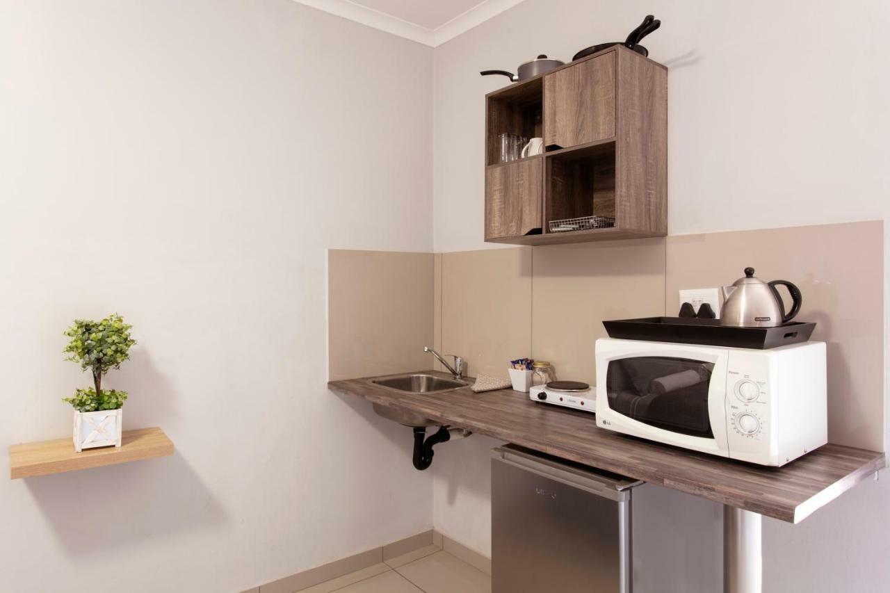 Nhà riêng 200 m² 1 phòng ngủ, 2 phòng tắm riêng ở Garsfontein Pretoria Ngoại thất bức ảnh
