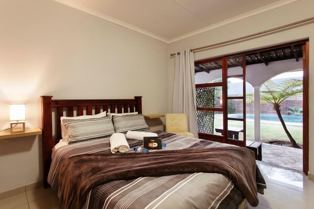 Nhà riêng 200 m² 1 phòng ngủ, 2 phòng tắm riêng ở Garsfontein Pretoria Ngoại thất bức ảnh