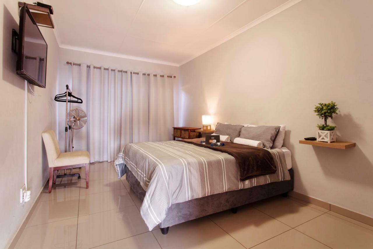 Nhà riêng 200 m² 1 phòng ngủ, 2 phòng tắm riêng ở Garsfontein Pretoria Ngoại thất bức ảnh